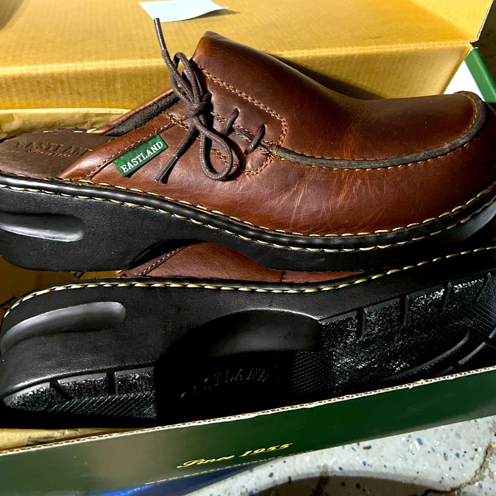 Eastland women’s leather heel clog size 8